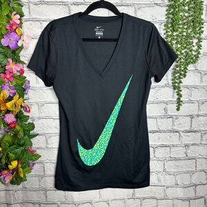 🌸5/$25🌸Nike Dri- FIt Short Sleeve V Neck Athletic Top Size Medium